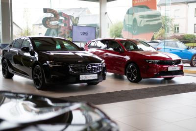 Voitures d'occasion Opel dans une concession professionnelle.